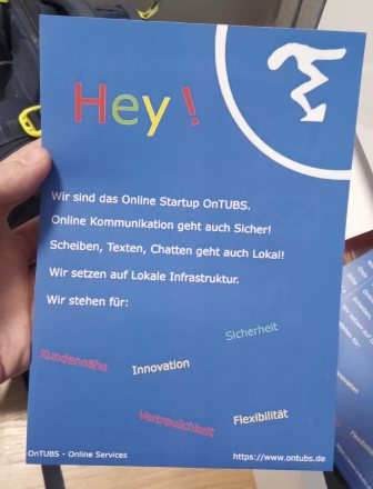 Erster blauer OnTUBS-Flyer mit Aussagen zu lokaler und sicherer Online-Kommunikation